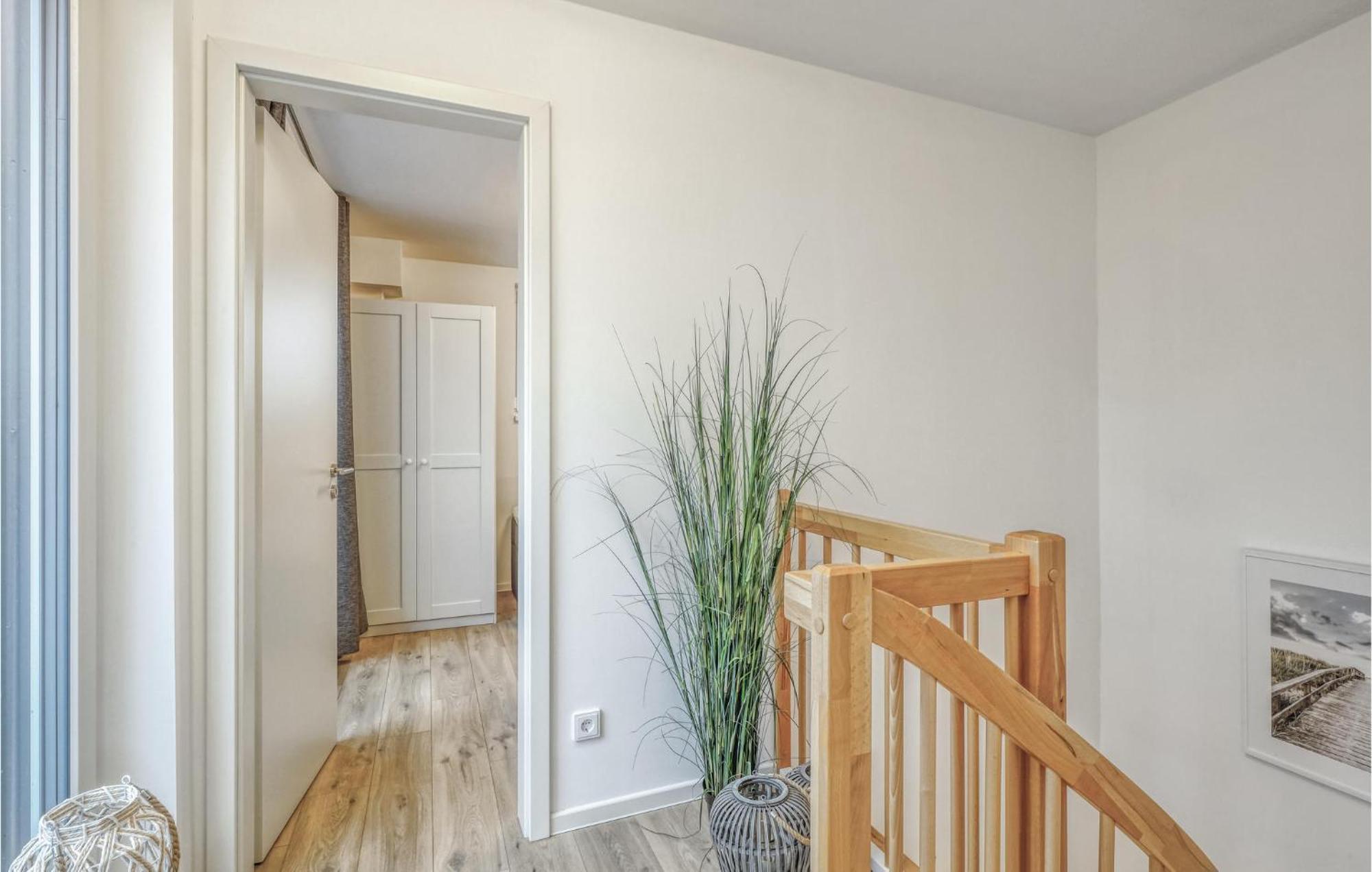 Amazing Home In Tossens With Wifi 외부 사진